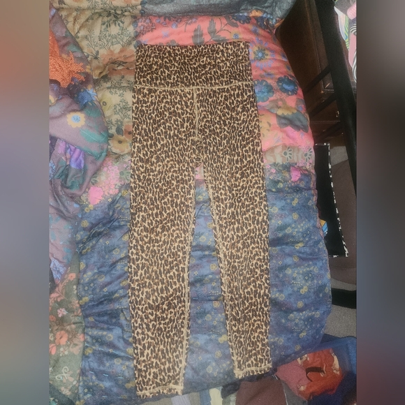 Fabletics Leopard Print Set - Picture 4 of 5